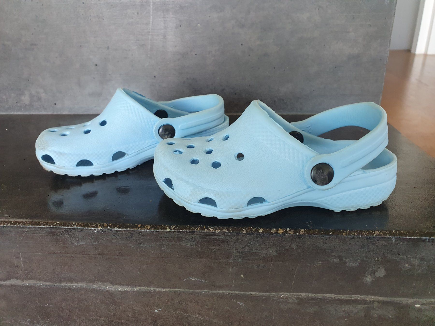 Scarpe per ragazzi: Plastik Schuhe Gr. 25 – Usato da Villars-sur-Glâne venduto da richardette 1