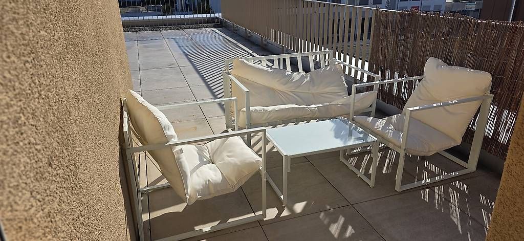 Set di tavolo e panche: Lounge und Sideboard  – Difettoso da Birrwil venduto da pet_r5fz