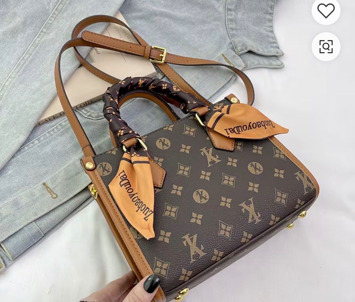 Borse da donna: Braune Handtasche mit Monogramm, neu! – Nuovo e nell'imballaggio originale da Neuenegg venduto da Kartel11 2