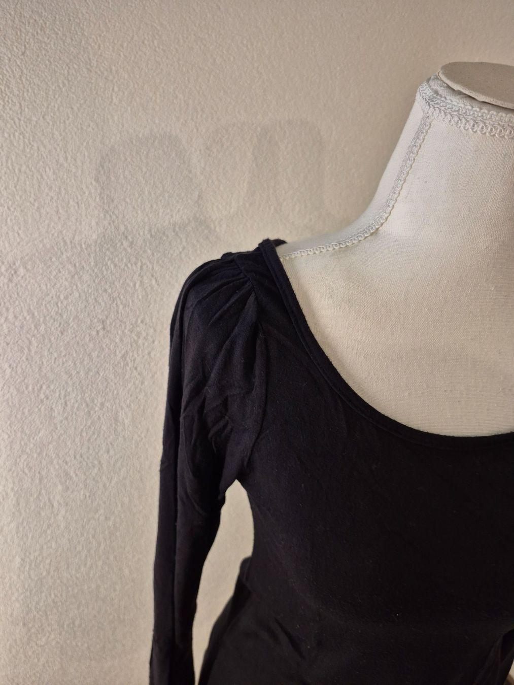 H&M Top: Oberteil mit Puffärmel, schwarz, H&M Basic, Grösse M – Usato da La Neuveville venduto da Vestiaire_2011 2