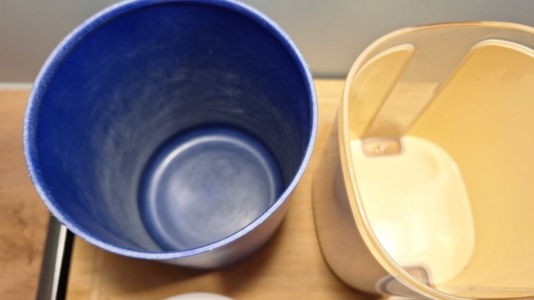 Tupperware Behälter & Ähnliches: 3 Vintage Tupperware Behälter, weiss /blau – Gebraucht aus Arlesheim von shopradl 2