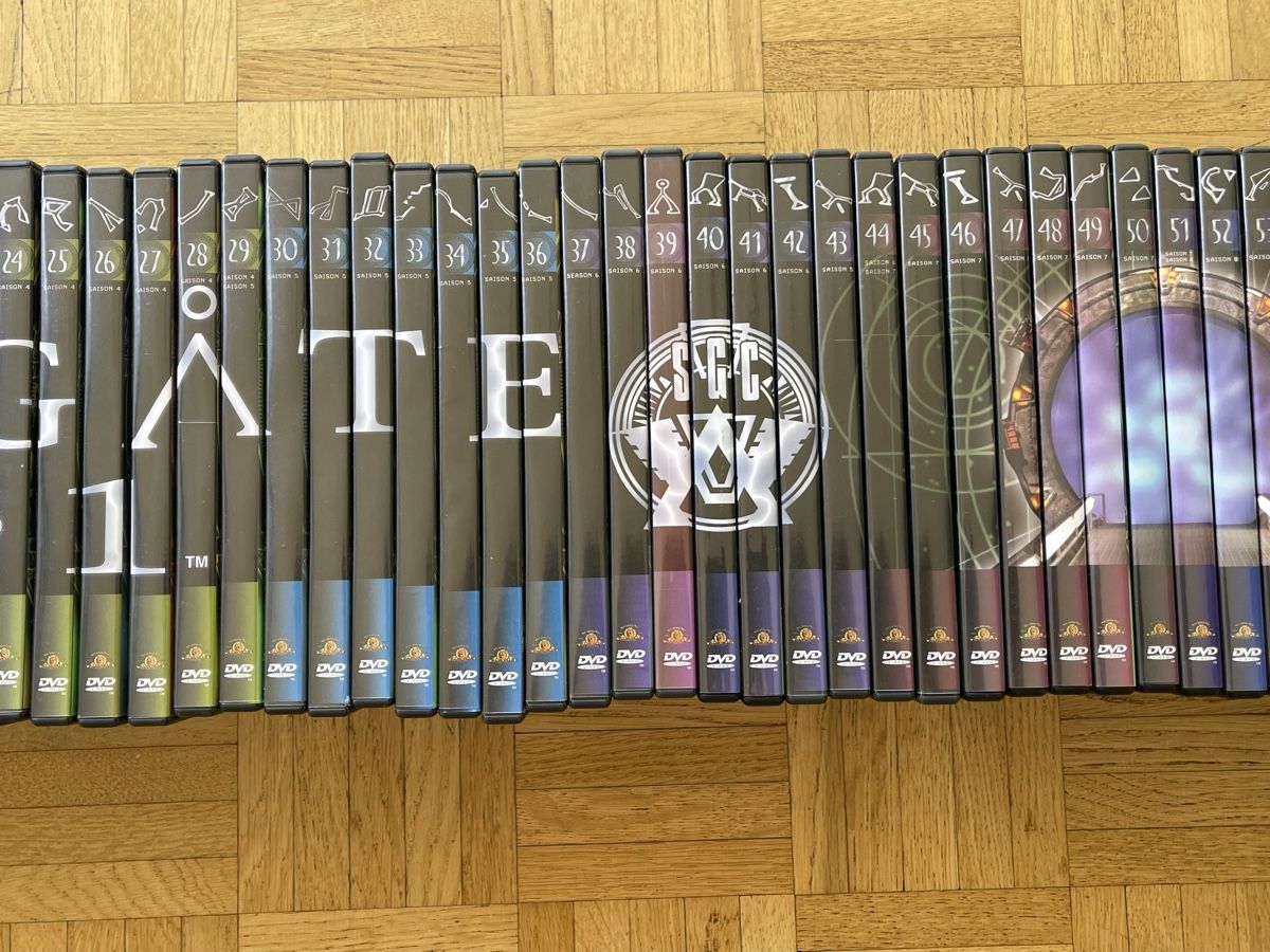 Tous les DVDs: lot de  DVD stargate – D'occasion à Peseux par philstyle 2