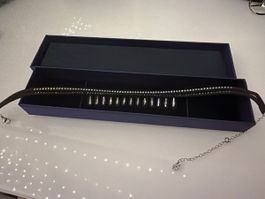 Swarovski Damenkette mit schwarzen Band, wie Neu!