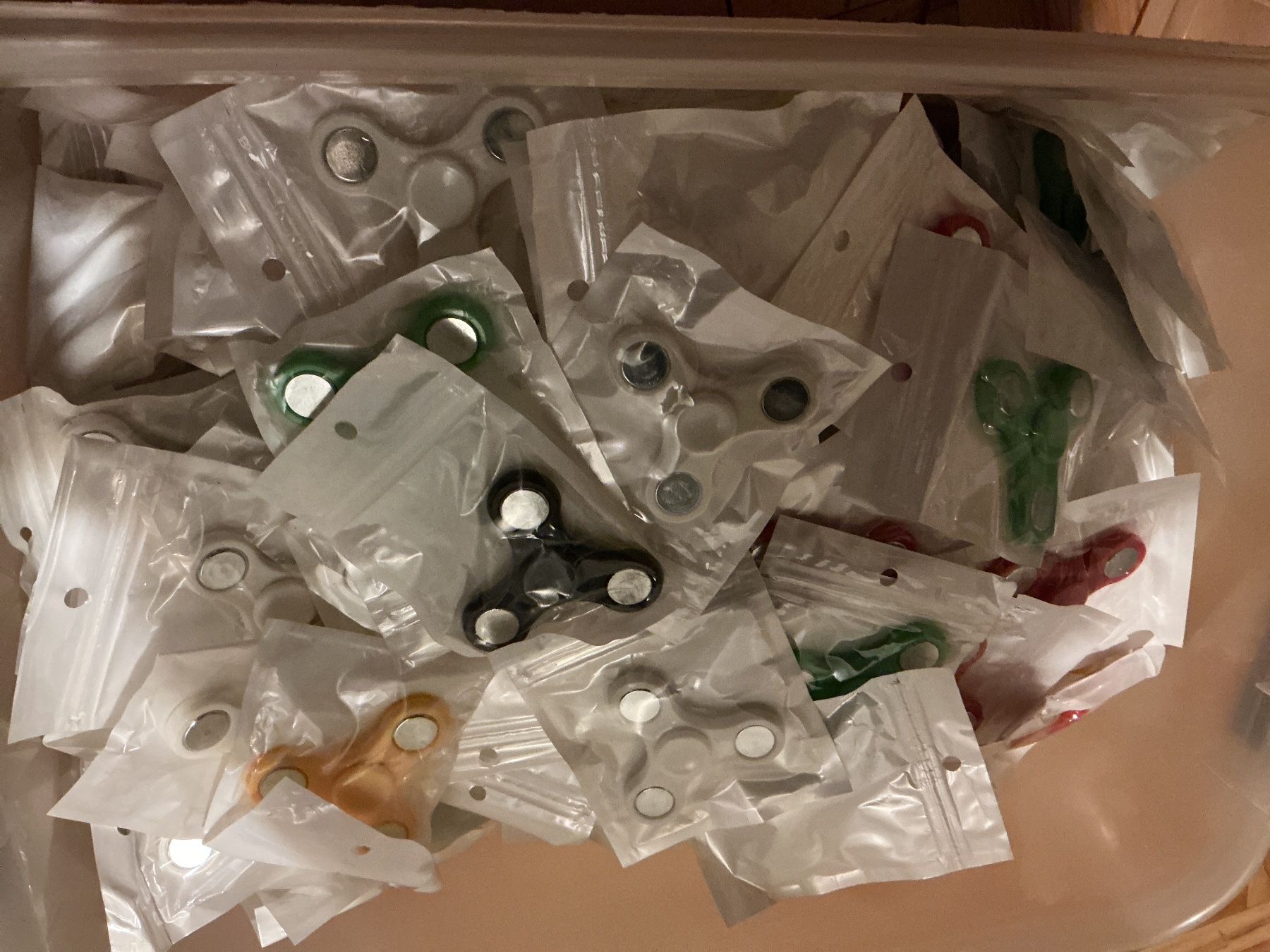 Jouets: Lot de 75 spinners – Neuf avec emballage d'origine à Lausanne par topthai 1