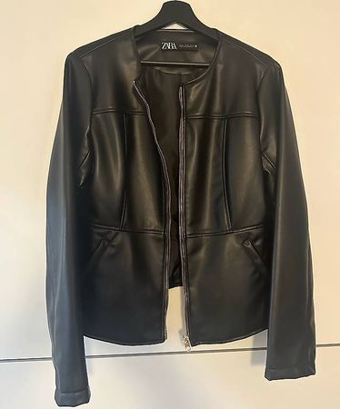 NEU! Elegante ZARA Kunstleder JACKE. Gr. 42