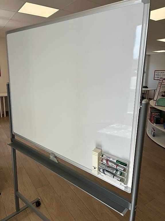 Lavagne: Grand tableau blanc double face sur roulettes – Usato da Fribourg venduto da lau_ygq6 4