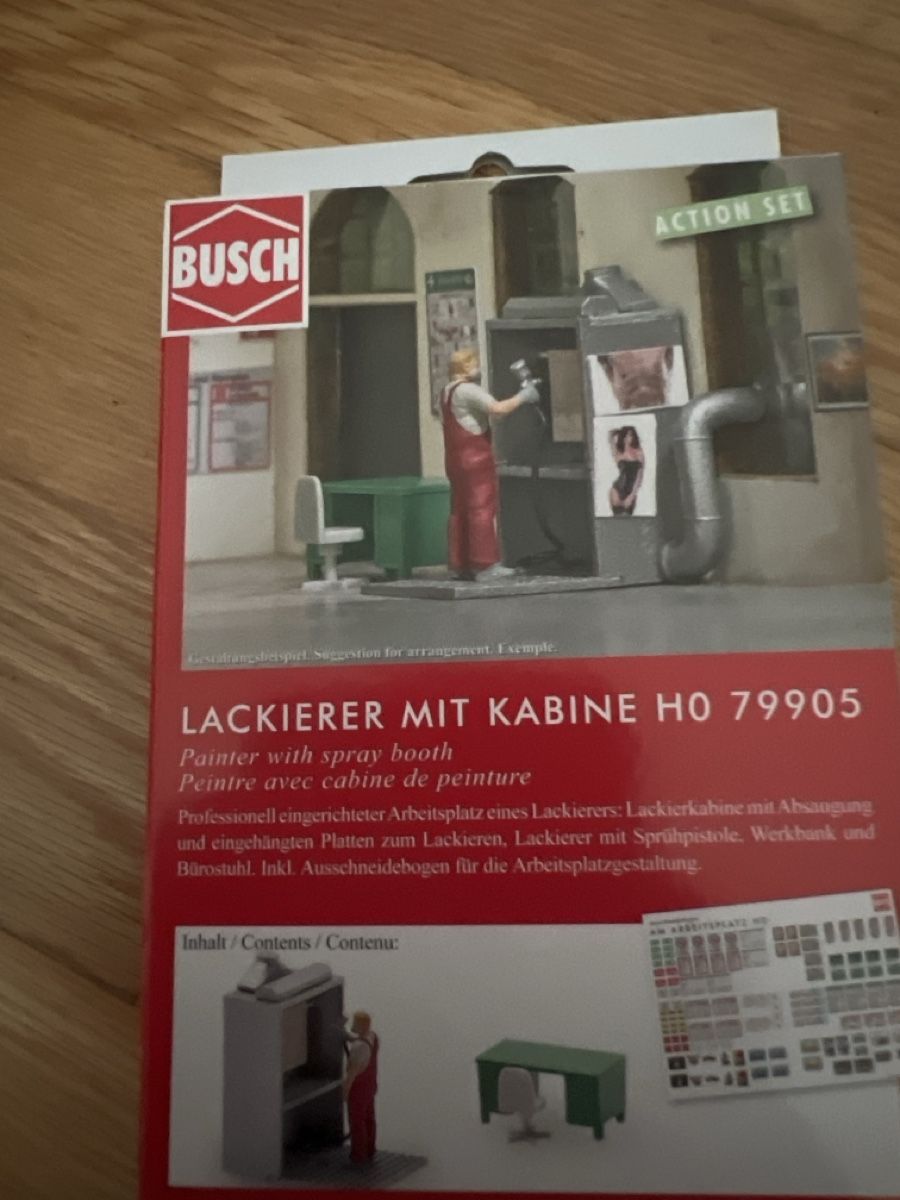 Busch Modellini di ferrovie: BUSCH Lackierer mit Kabine H0 79905 – Nuovo (secondo la descrizione) da Thun venduto da pat710