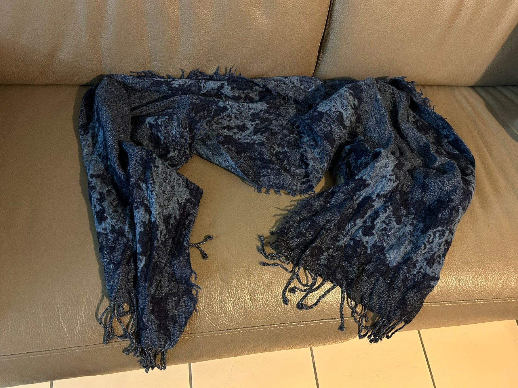 Foulard & Sciarpe: Sciarpa blu e azzurra Massimo Dutti – Usato da Melano venduto da H-Sara