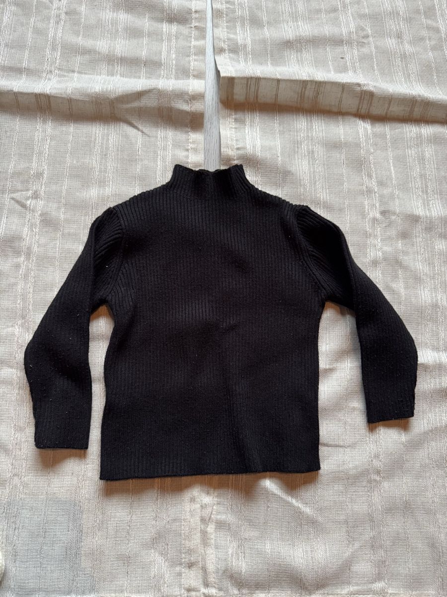 Pulls et sweat-shirts: Kinder Schwarzer Rollkragenpullover, Grösse 92, Top Zustand! – D'occasion à Nottwil par sukkus.ch