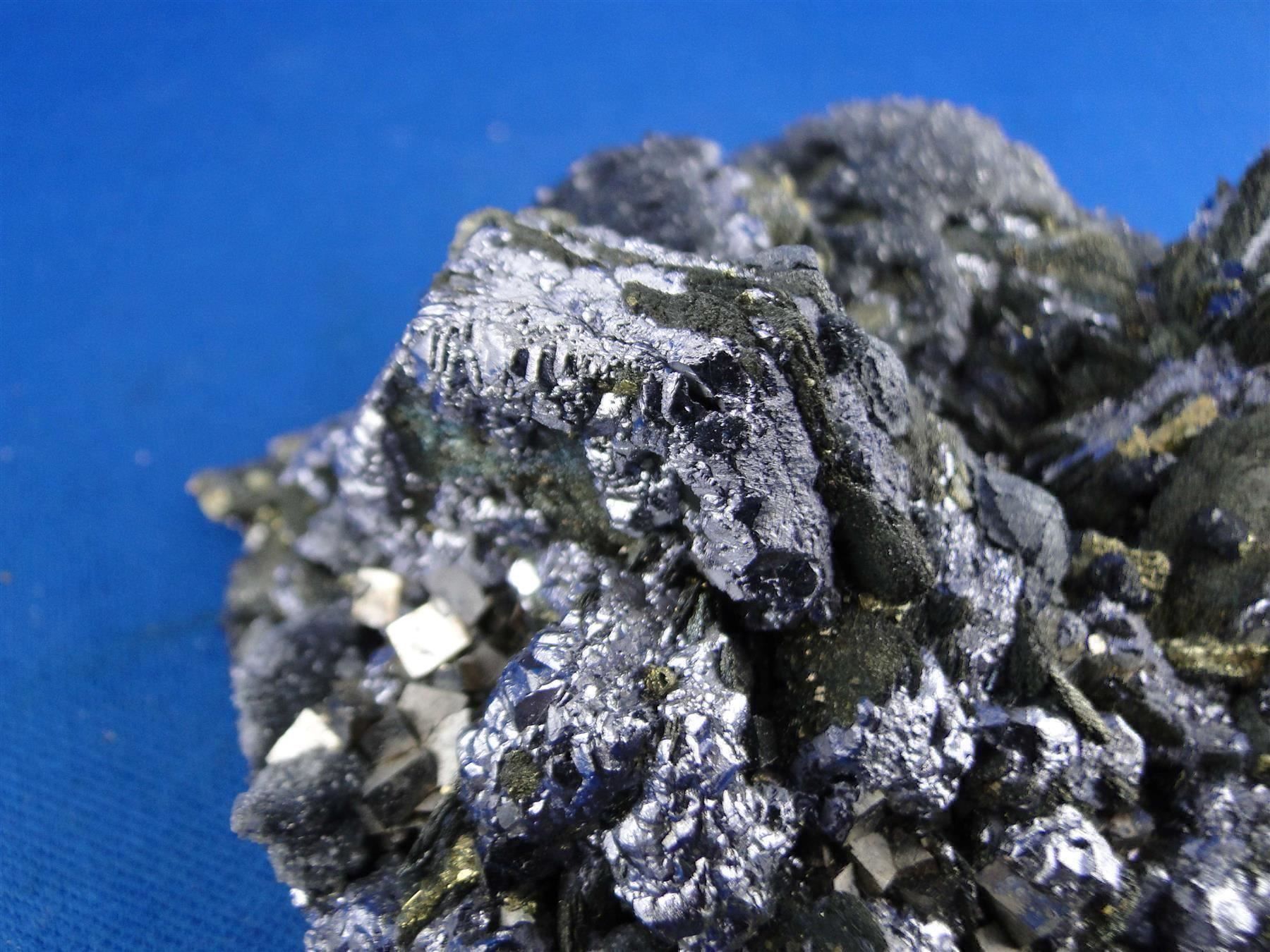 Minerali & Pietre curative: Pyrrhotit mit Galena – Usato da Schinznach Bad venduto da Demerald 2
