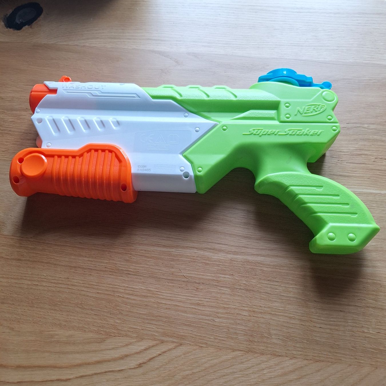 Nerf Spielzeuge: NERF Super Soaker Flashout Wasserspritzpistole – Neu (gemäss Beschreibung) aus Hettenschwil von Schneuggi2