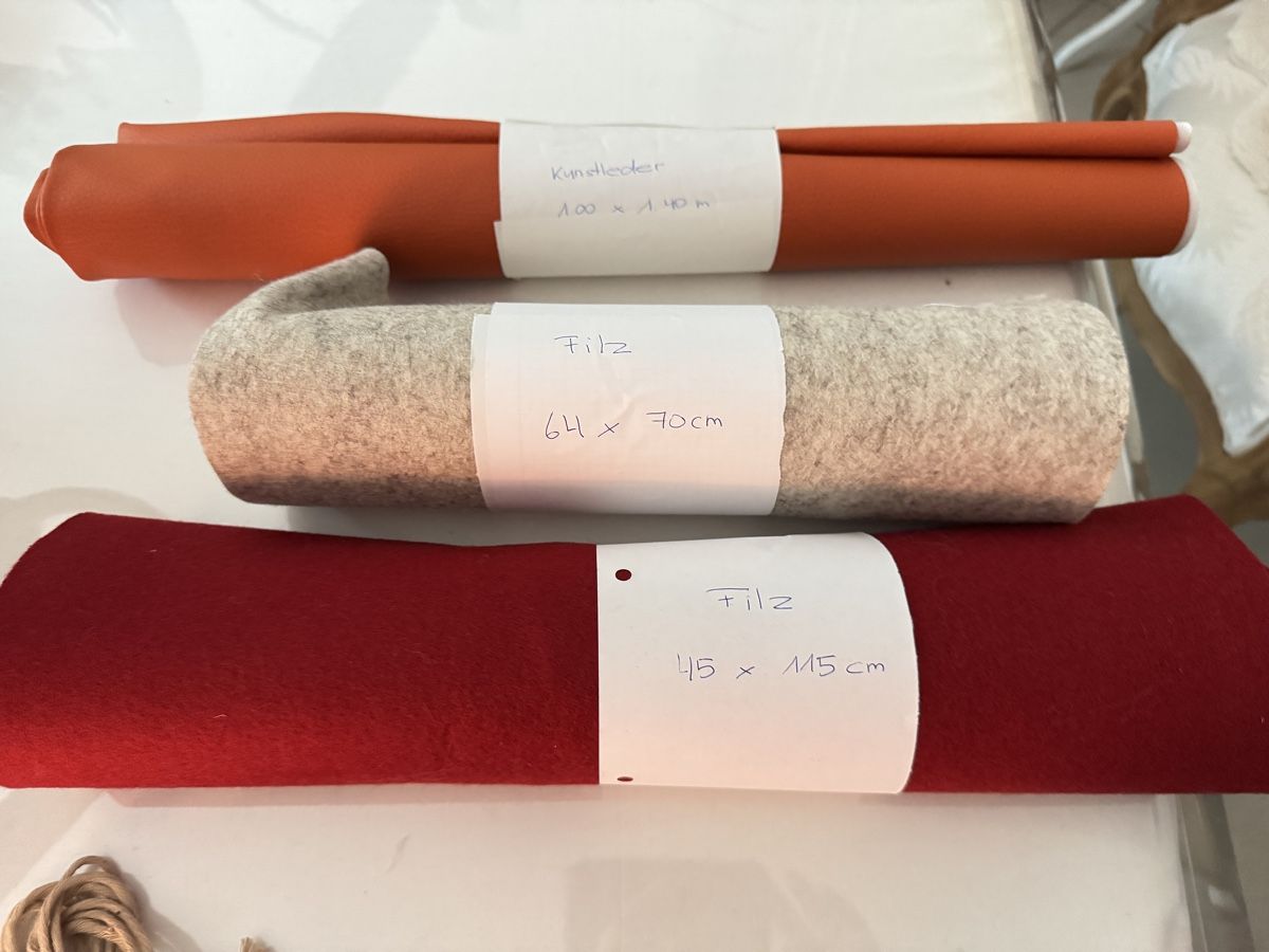 Tessuti: Paket: 2x Filz 1x Kunstleder – Nuovo (secondo la descrizione) da Muttenz venduto da einfach-schoen
