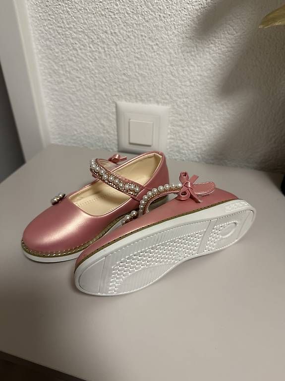 Schuhe für Mädchen: Schöne Mädchen Schuhe – Gebraucht aus Fahrweid von ant_gqm8 1