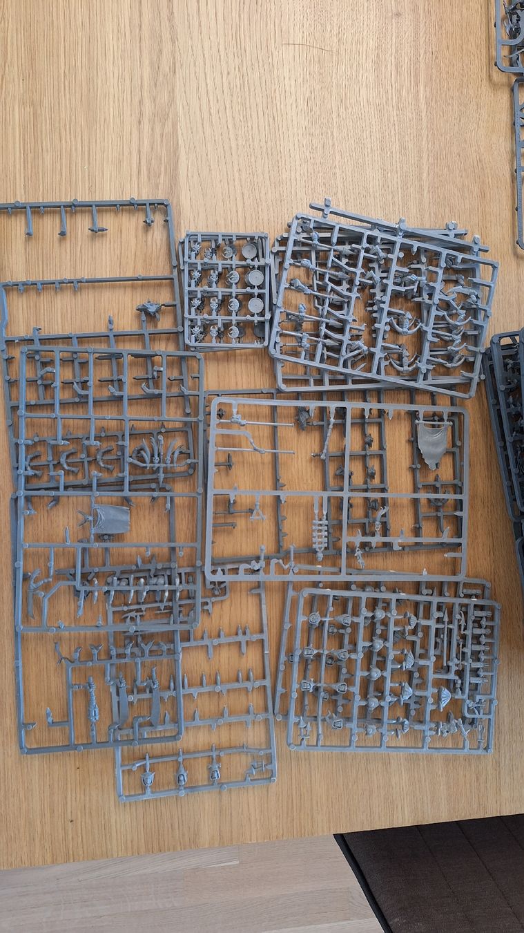Spielzeuge: Lot de grappes Warhammer AoS et Old World – Gebraucht aus Meyrin von Alexdragon 3