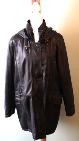 Lederjacke von *Your 6th Sense von C&A* (TK)