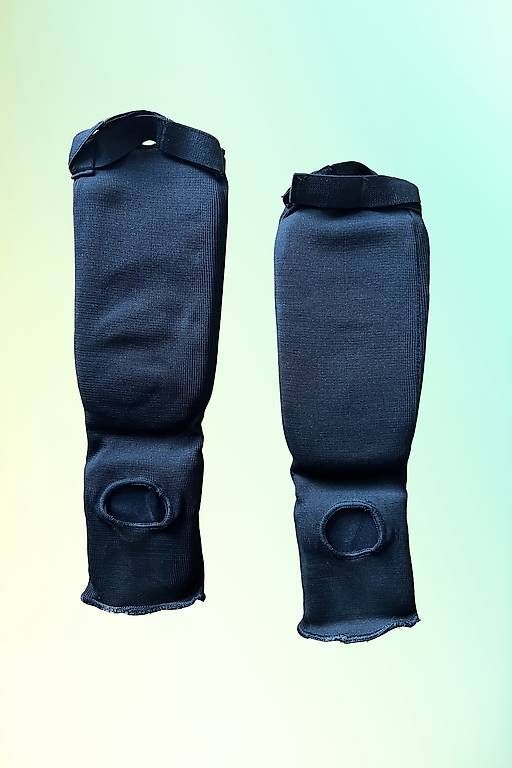 Guanti & manicotti: Leone Boxhandschuhe mit Schienbeinschonern – Usato da Bern venduto da A_Bern 2