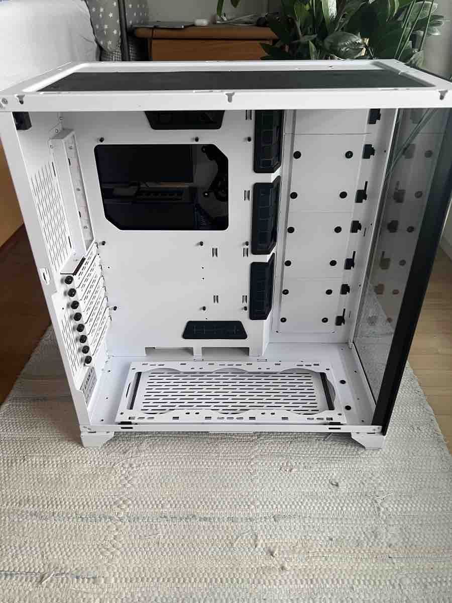 Lian Li Gehäuse: Lian Li PC Gehäuse weiss inklusive Phanteks GPU Bracket – Gebraucht aus Niederhasli von hidrosis 1