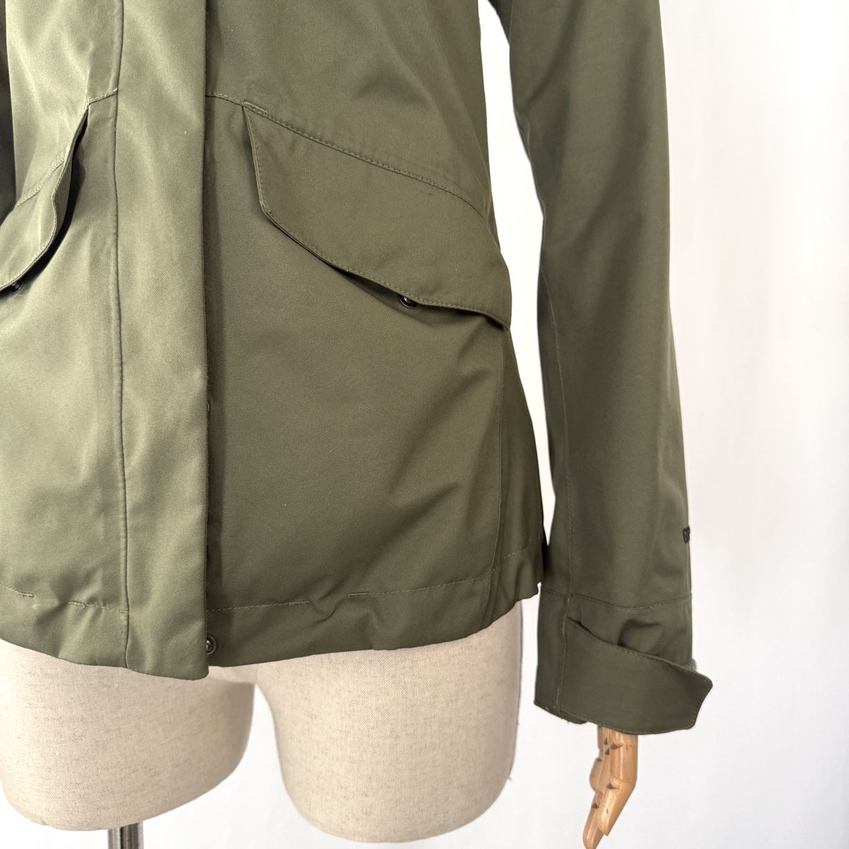 North Face Giacche: THE NORTH FACE Gore-Tex Jacket – Nuovo (secondo la descrizione) da Emmen venduto da Nightingale_2022 2