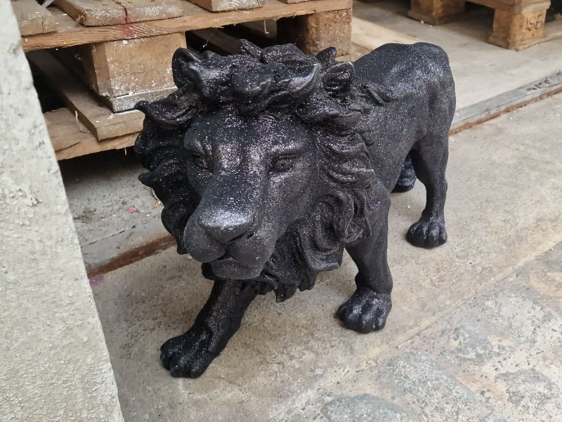 Skulpturen & Statuen: Löwe Schwarz Glitzernd Gross – Neu und originalverpackt aus Schaffhausen von AtelierPudesco 1
