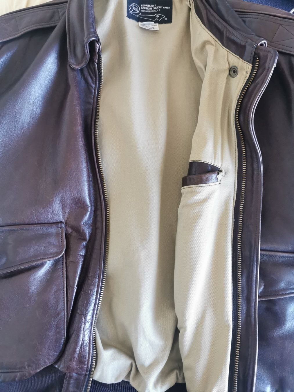 Giacche: A2 Pilotenjacke Leder braun, Gr. 42 – Usato da Erlinsbach SO venduto da Challenger604 1