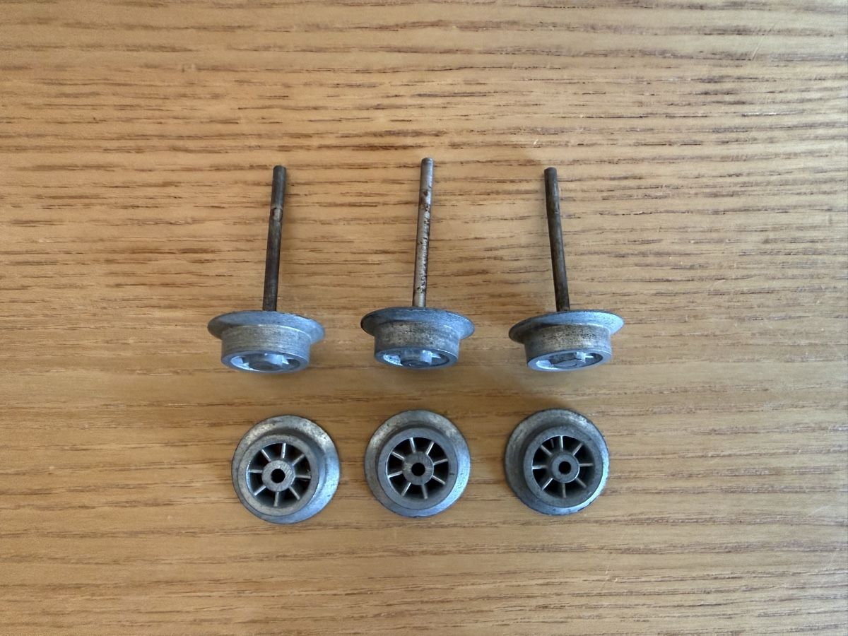 Buco Modellini di ferrovie: 6 Buco Vorlaufräder blank mit Achse – Usato da Amden venduto da vipernatter 1
