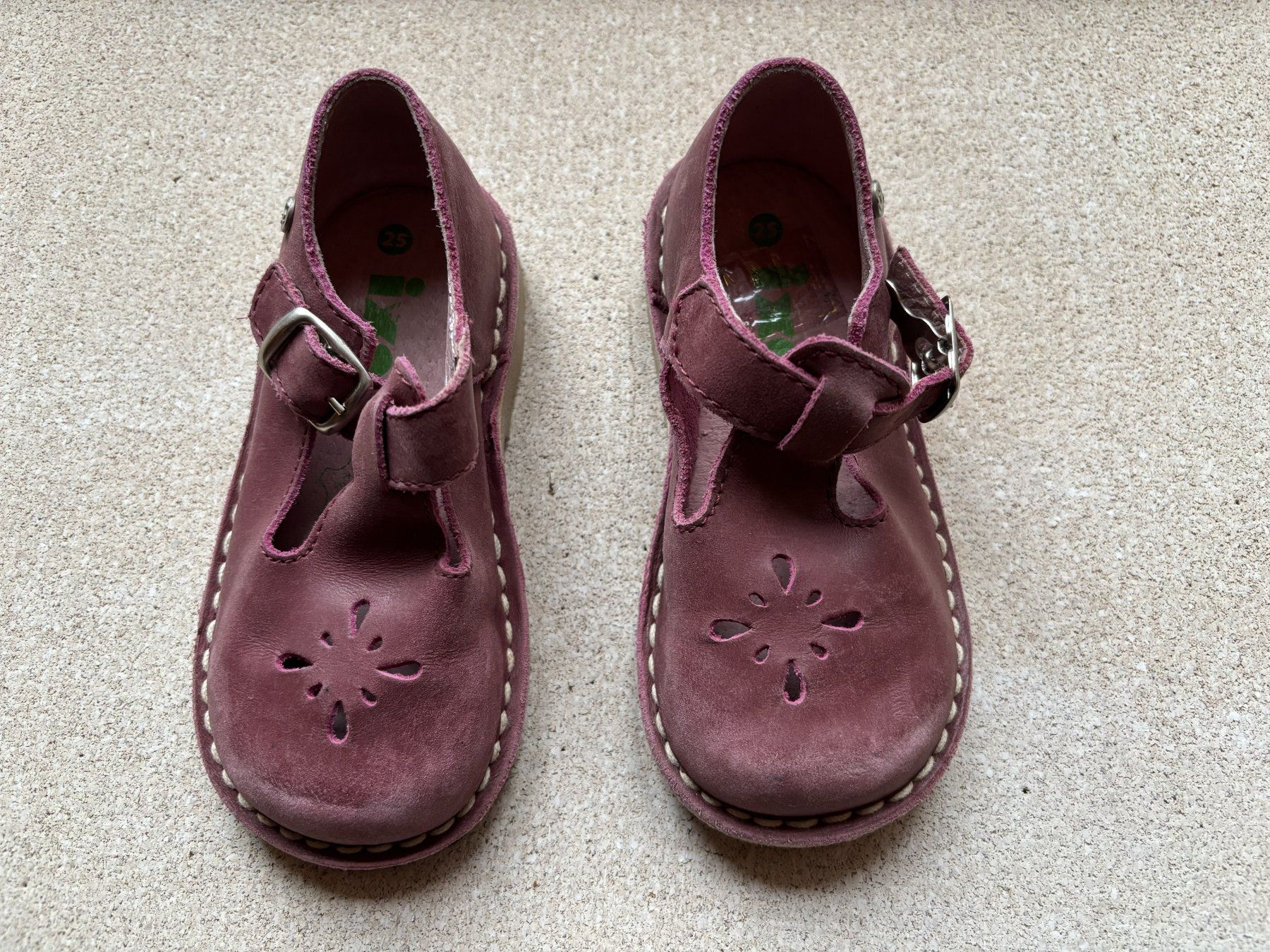 Scarpe per ragazze: Lederschuhe Ballerinas Grösse 25 – Usato da Bern venduto da Maeuchterli