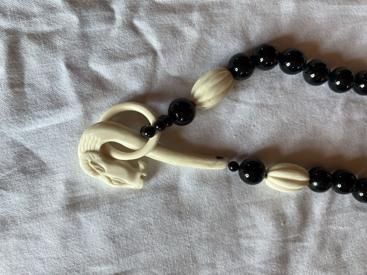 Onyx Catenine: Vintage Kette Onyx Kugeln mit Knochenverschluss  – Usato da Bassersdorf venduto da groovygremlin 1