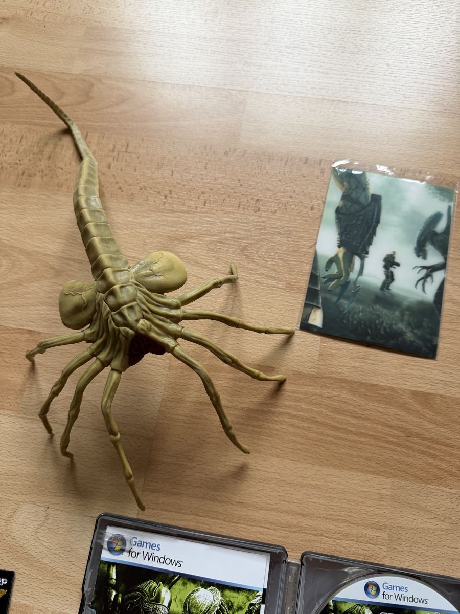 Sega Spiele: Coffret Alien vs predator sega Windows complet avec figurine – Neu und originalverpackt aus le locle von caryl 3