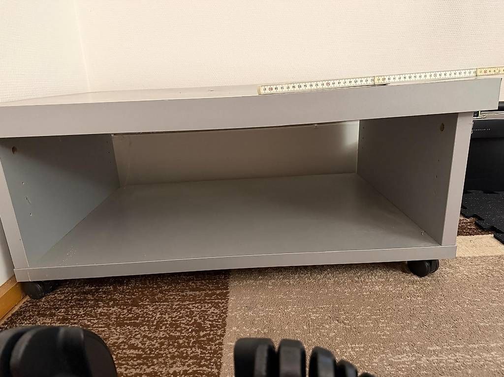 Mobili TV: TV-Tisch / Lowboard grau / gratis / zu verschenken – Usato da Kreuzlingen venduto da DarthDumbledore 3
