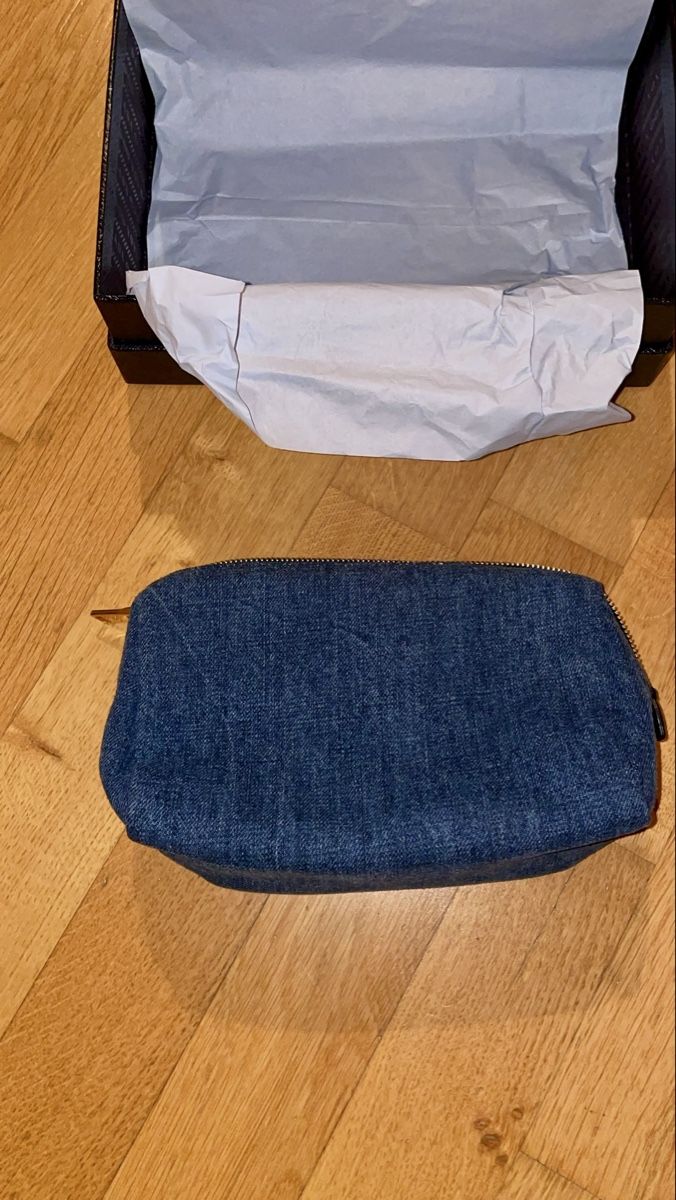Prada Custodie per cosmetici: Prada Kosmetik Tasche Jeans Prada Bag – Nuovo e nell'imballaggio originale da Neftenbach venduto da funky16 3