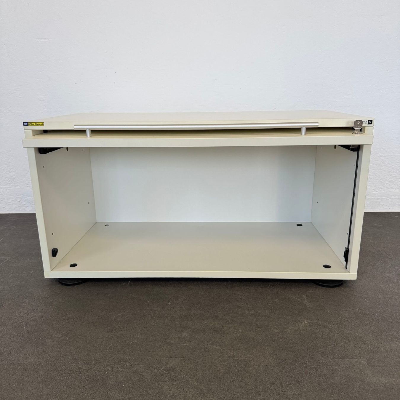 Armadi: Sitag MCS Sideboard Modul mit Klappe - mit Schlüssel – Usato da Schönenwerd venduto da mcofficeshop 1