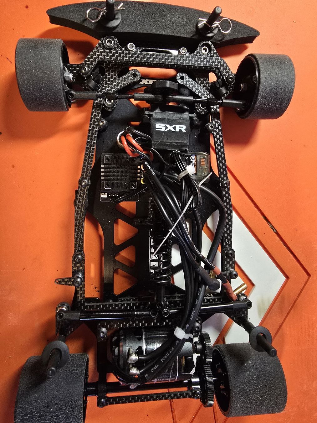 XRay Modellismo RC: XRAY X12 2023 EU SPECS XRAY inkl. Hudy Setup-System – Usato da Kirchleerau venduto da Ferrari355