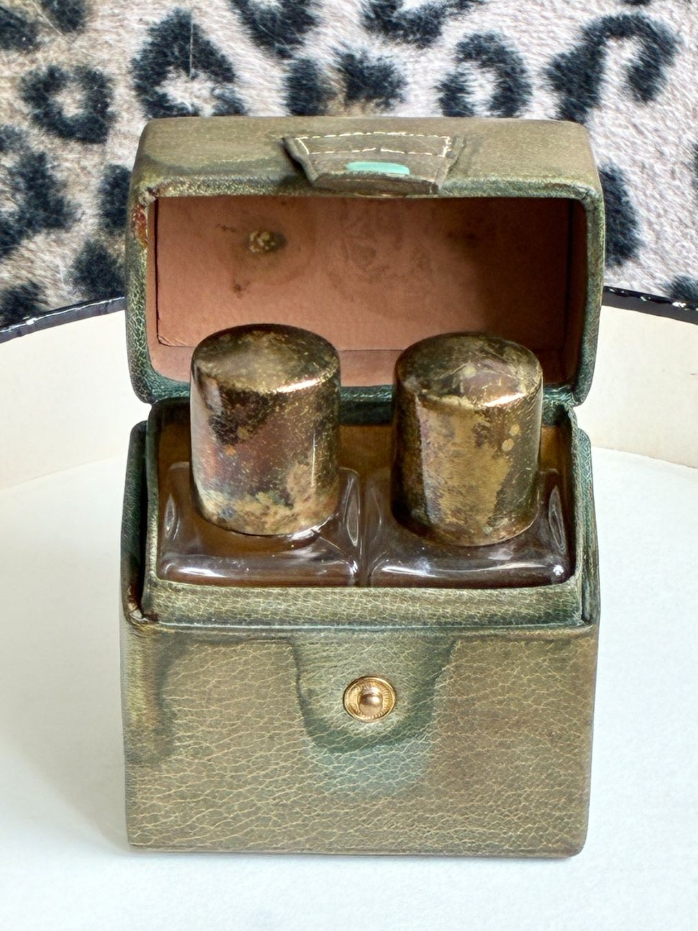 Flaconi: Vintage Reiseetui mit 2 Parfumflacons – Usato da Kloten venduto da Nephty 2