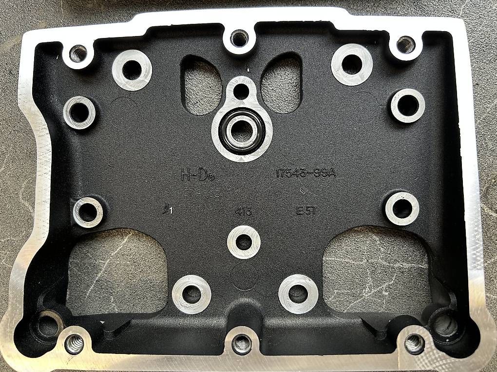 Tutti i ricambio per moto: Harley Davidson OEM "Lower Rocker Box Cover" – Usato da Schlieren venduto da motostyling 1