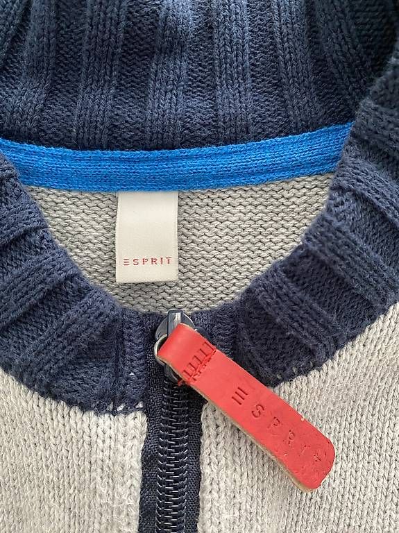 Maglioni & Felpe: Strickjacke mit Verschluss Sprit G 128-134 – Usato da Basel venduto da svetlana010 1