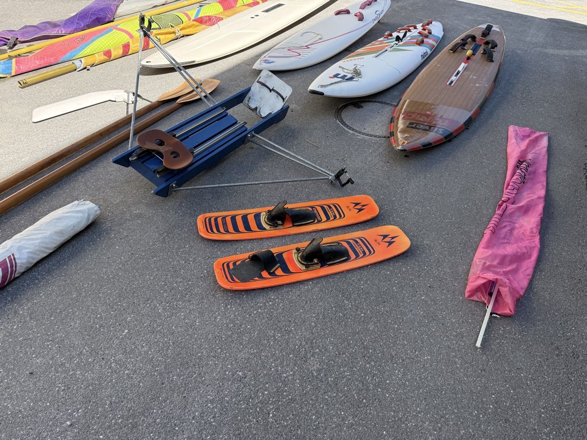 Tavole da surf e di nuoto: Top Windsurf - Surfboard - Surfbrett + Ausrüstung – Usato da Näfels venduto da Meelis 2
