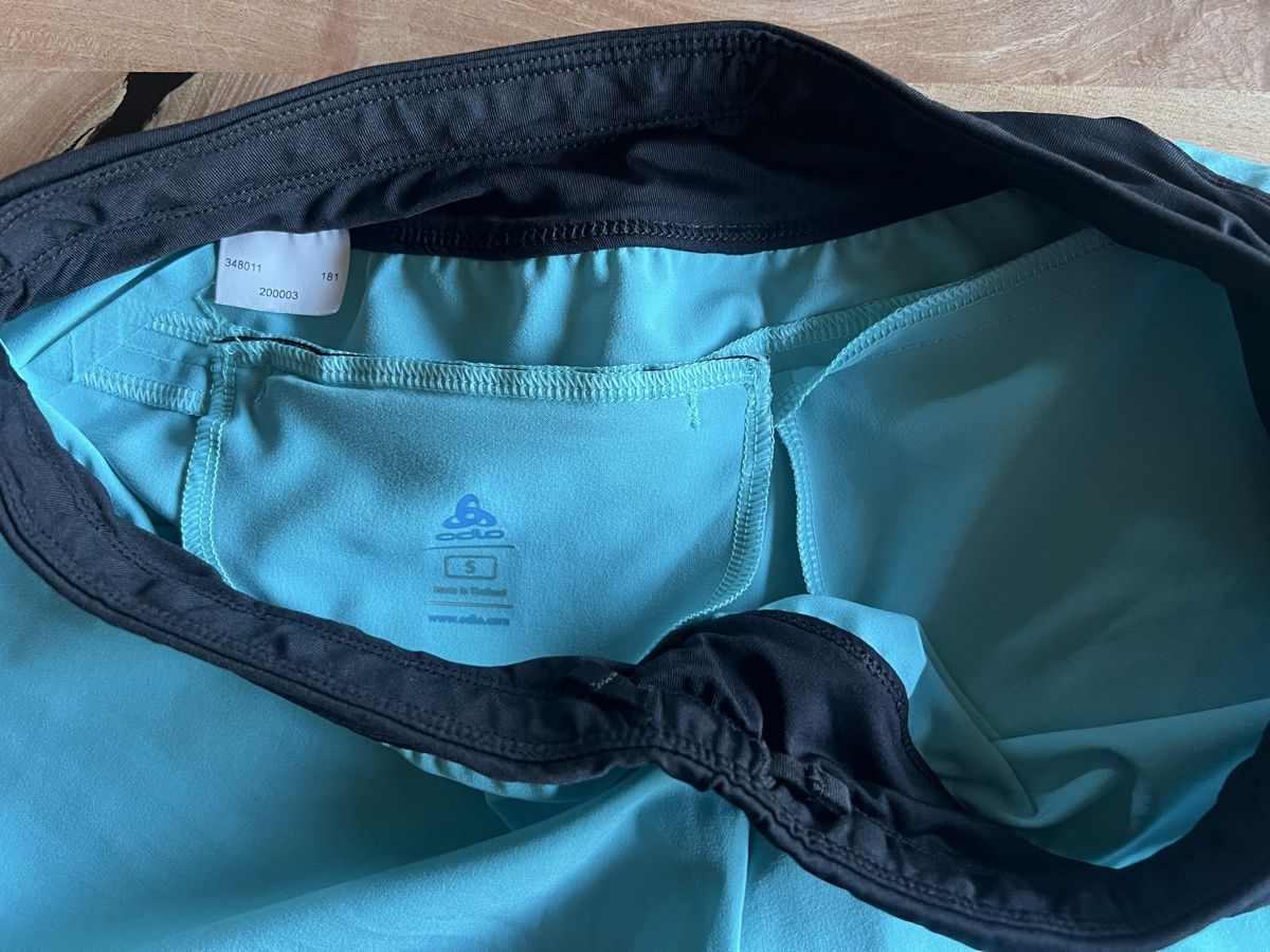 Odlo Pantaloni: Odlo Laufshorts im Doppelpack – Usato da Derendingen venduto da Laubfleckerli 4