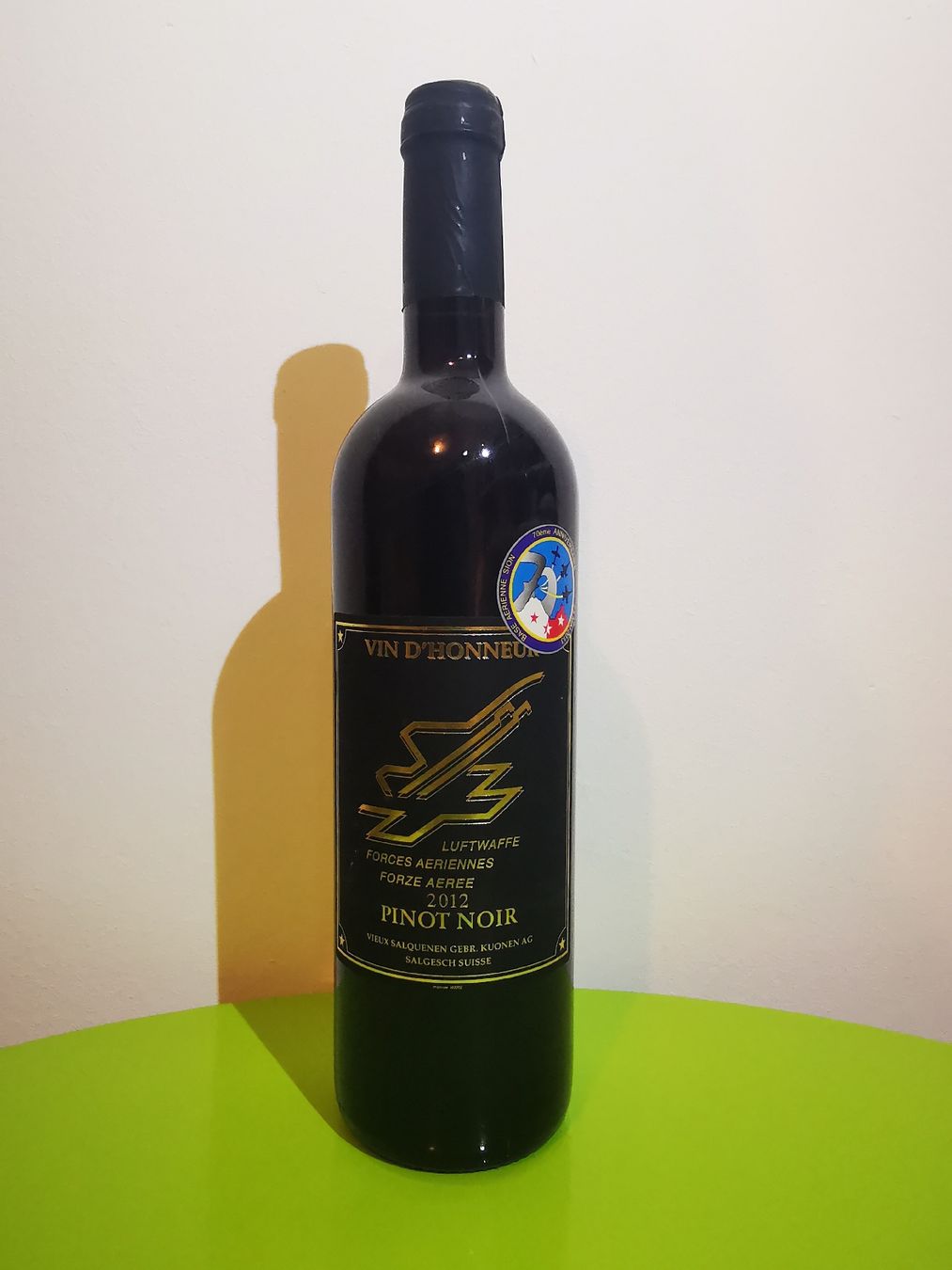 Vino: Pinot Noir Luftwaffe 2012, Vin d'Honneur – Usato da Crissier venduto da froerli