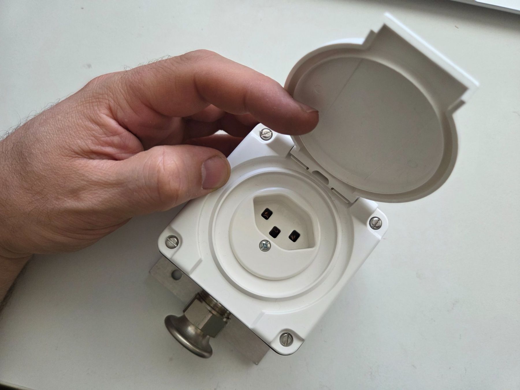 Feller Stecker: Feller NAP T23 Steckdose, weiss Typ23 AP – Gebraucht aus Zürich von eymen20