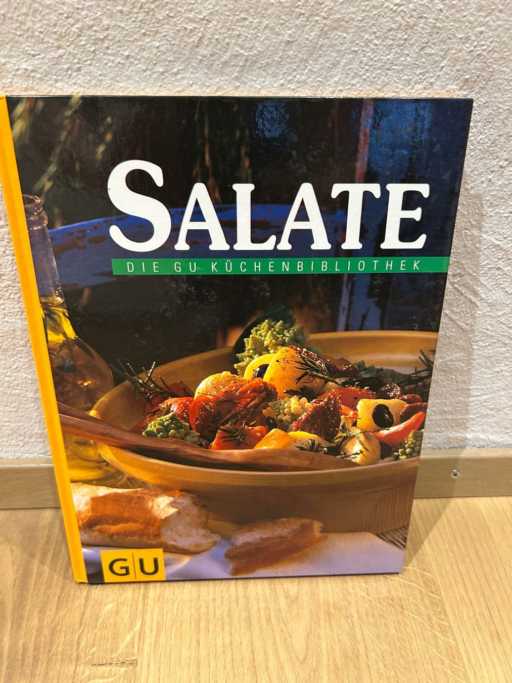 Bücher: SALATE, die GU- Küchenbibliothek – Neu (gemäss Beschreibung) aus Innertkirchen von Urbachtal