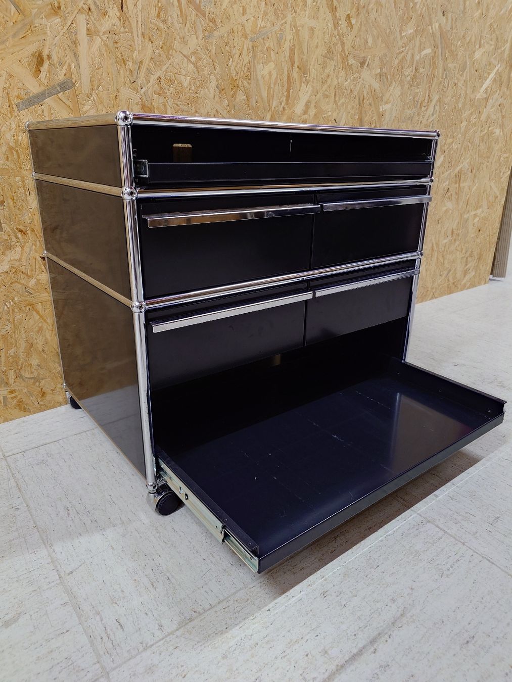 USM Korpus: USM Rollkorpus mit mehreren Auszügen – Gebraucht aus St. Gallen von Second-Life 5
