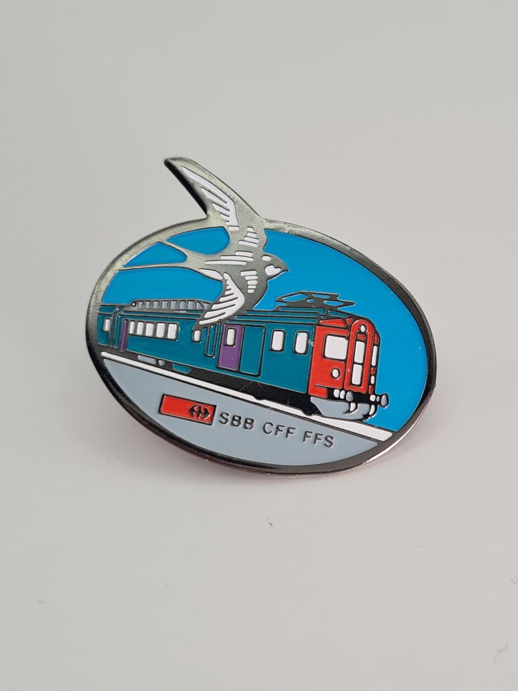 SBB/CFF/FFS Plaketten & Abzeichen: Pin | SBB Zug mit Schwalbe | Eisenbahn – Gebraucht aus Dietikon von Jacky1983