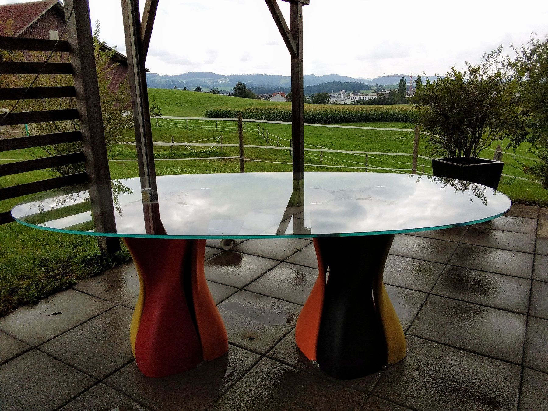 Tische: TONON Designer Glastisch oval, farbig 204x106cm Mac`s Table – Gebraucht aus Gossau SG von Black-Queen 4