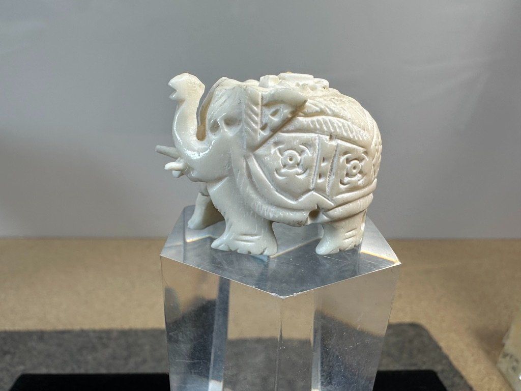 Statuette: kleiner Elefant asien Geschnitzt Knochen – Usato da arlesheim venduto da Art.en1