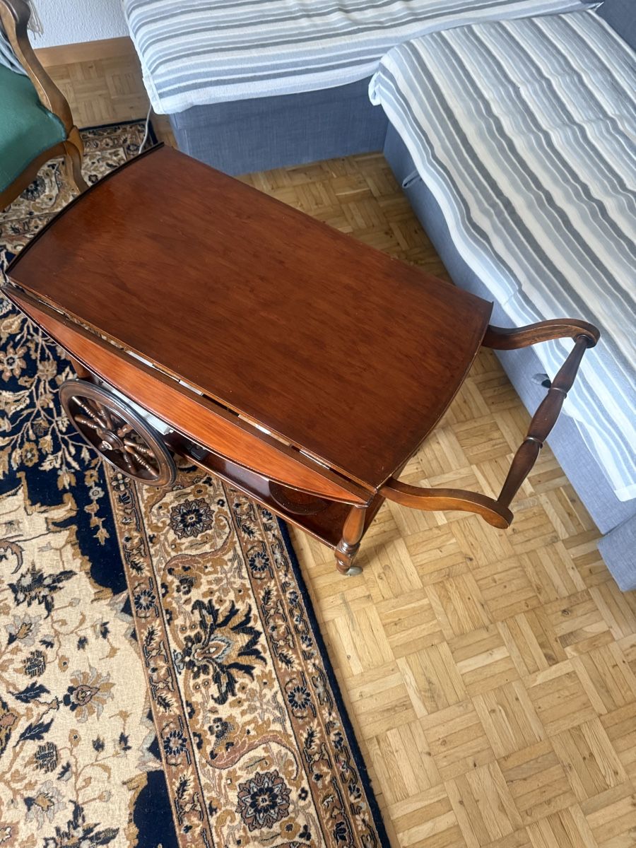Tables: Verkaufe eine originale Bar mit Klappplatte – D'occasion à Suhr par an-na. 8