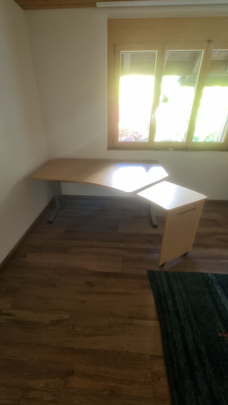 Bureaux: Schreibtisch Holzoptik – D'occasion à Goldiwil (Thun) par dimitri28