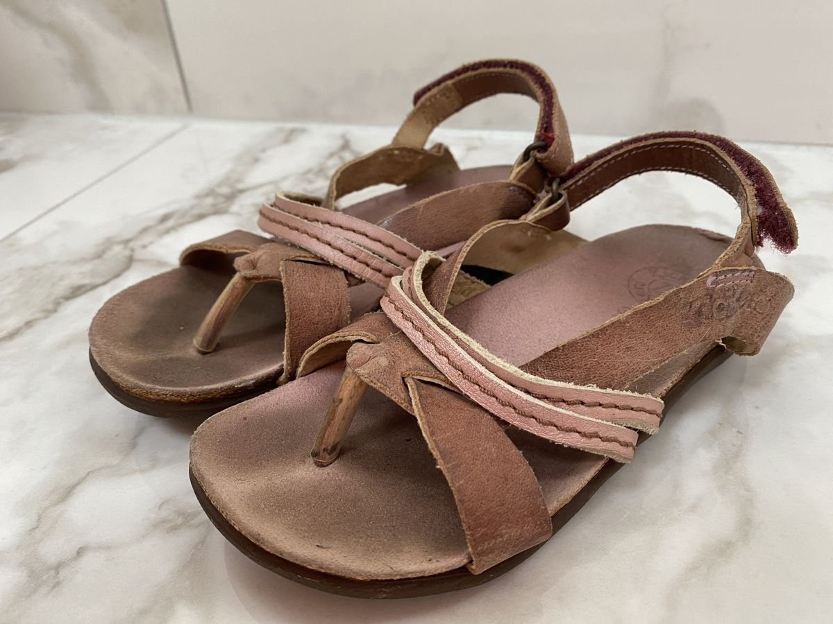 Kickers Scarpe per ragazze: Mädchen Sandalen Kickers Gr. 30 – Usato da Estavayer-le-Lac venduto da Mimmy02