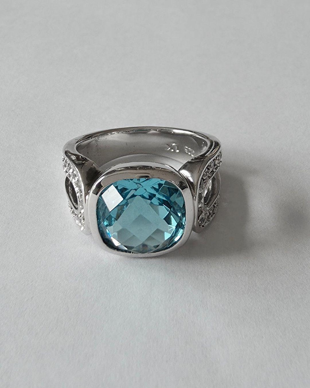 Anelli: Modernem Design Silberring 925 mit hellblauem Topas- NEU – Nuovo e nell'imballaggio originale da Uetikon am See venduto da Coralreef 1