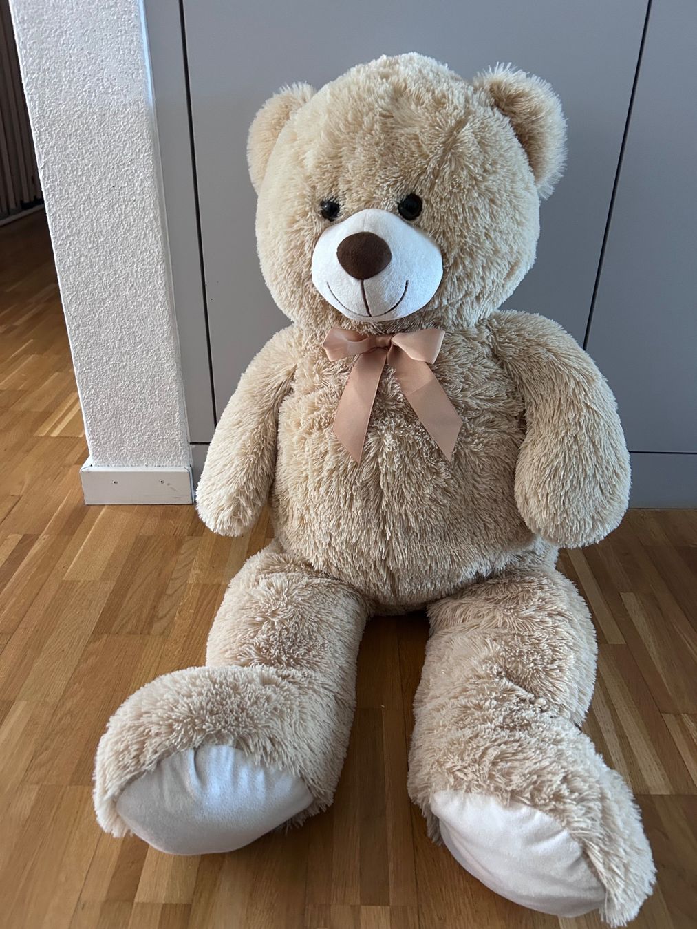 Giocattoli: XL Teddybär mit Schleife – Usato da Stäfa venduto da Steve040