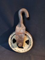 Alte Seilrolle, Umlenkrolle, Aufzugsrolle, Rolle, Rad, Haken